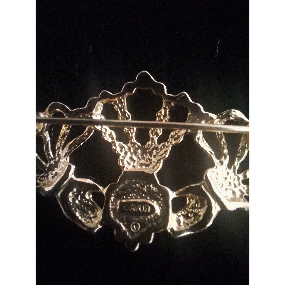 Avon Charming Claddagh Brooch with Pearl Heart Center - Picture 5 of 6